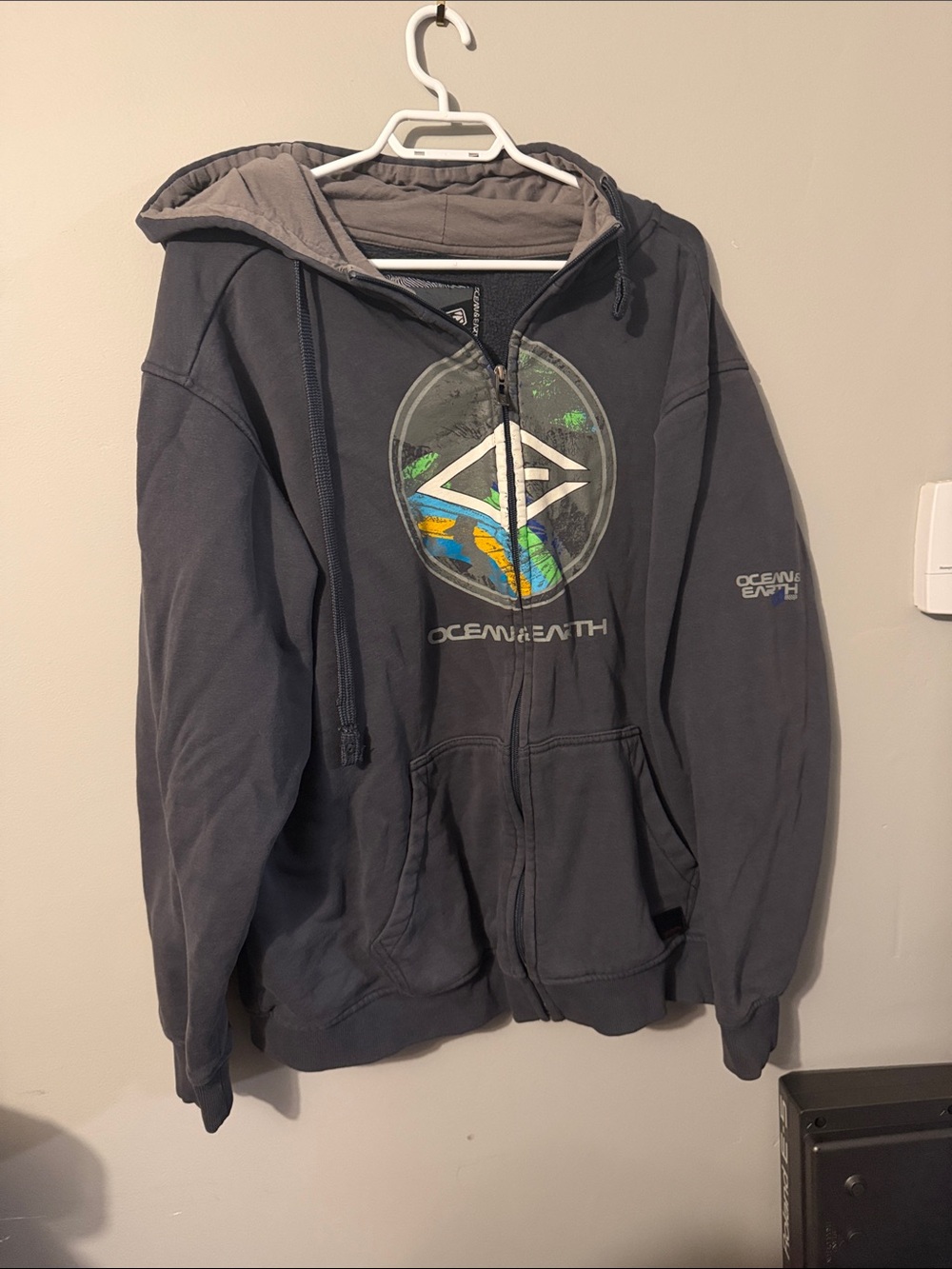 Ocean Earth Men’s Dark Gray Zip-Up Hoodie with Multicolor Chest Graphic